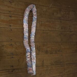 Colorful heartless curler